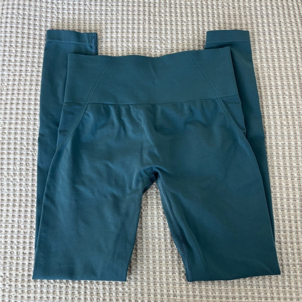 SOLD

ONER active effortless moonstone blue Leggings